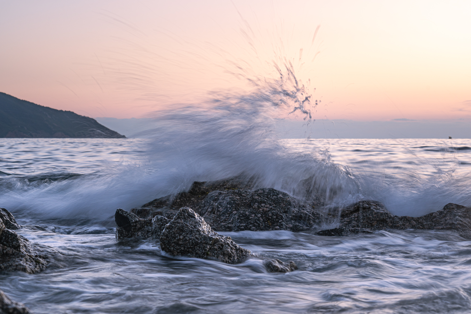 Coucher de soleil au golfe de lava en Corse du Sud