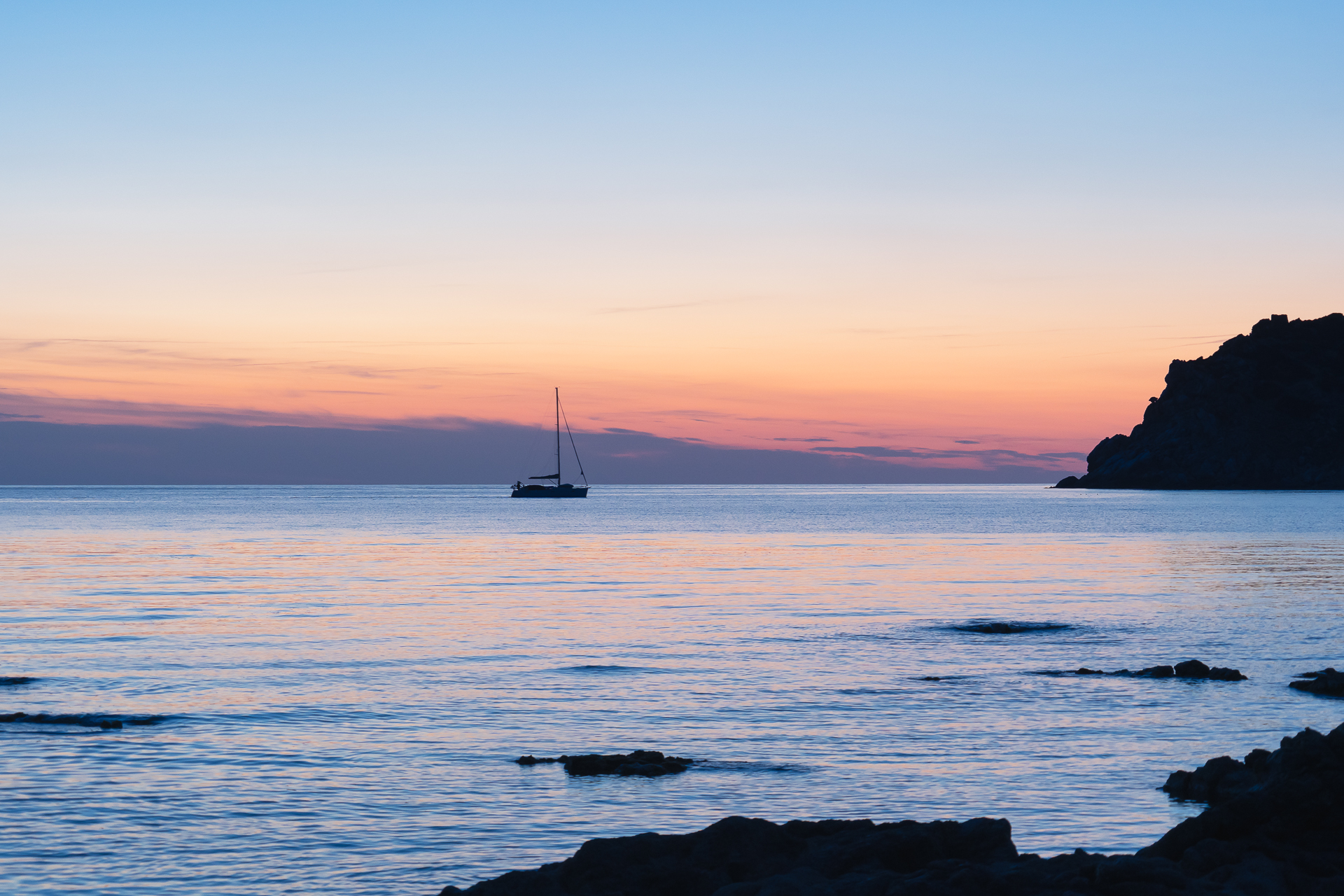 Coucher de soleil au golfe de lava en Corse du Sud